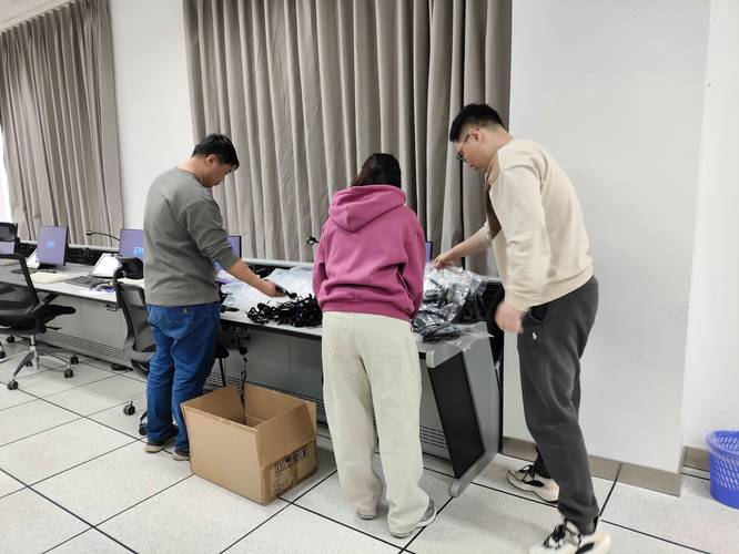 华北空管局技保中心终端设备室积极开展管制模拟机设备维护工作